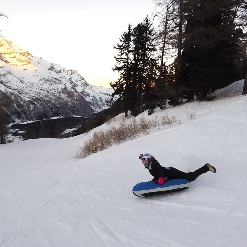 Descente de piste en luge gonflable à Val Cenis