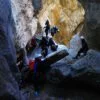 Parcours de via ferrata Le Ptchi, passant entre deux falaises