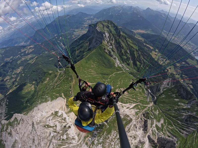 Vol prestige en parapente, au dessus du massif des Bauges
