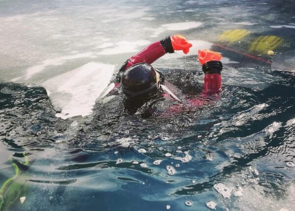 Plongée sous glace en Savoie