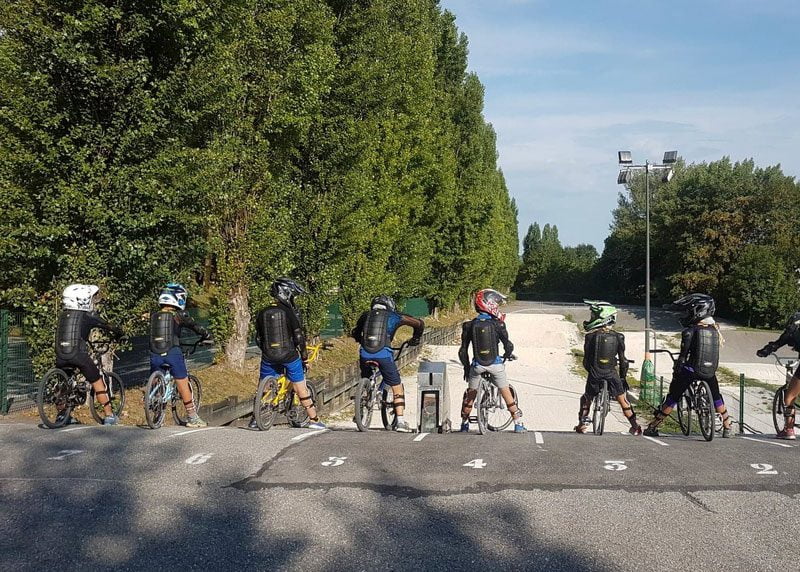Départ d'une course de BMX sur le circuit de Cran-Gevrier