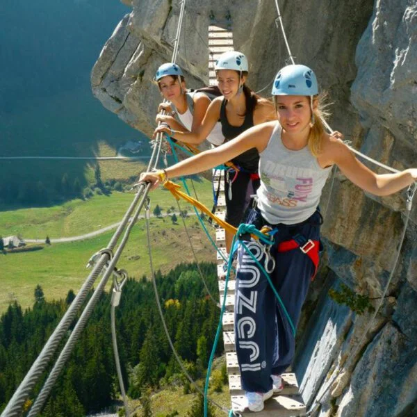 Via ferrata en hauteur sur le lac du Bourget avec un parcours pont de singe