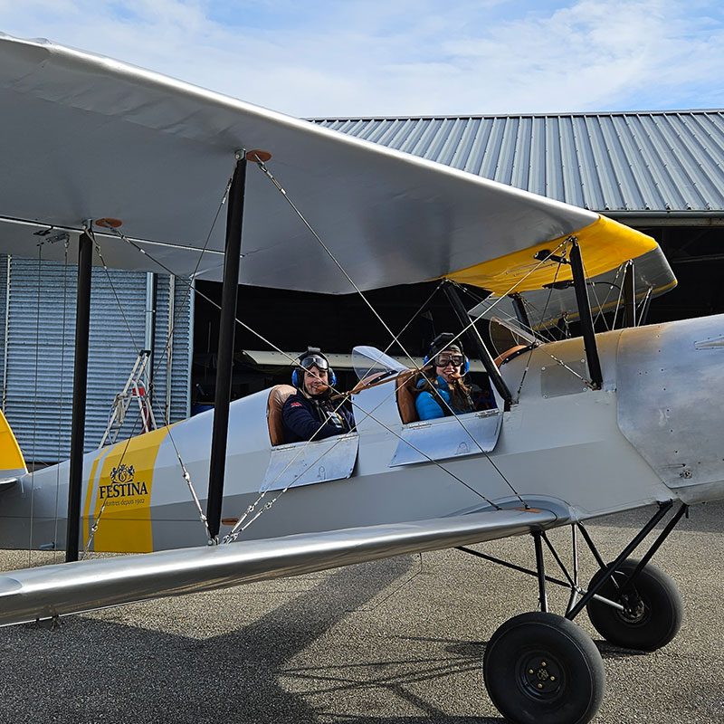 ULM stampe près à décoller de l'aérodrome